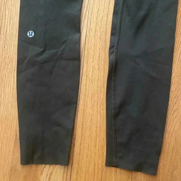 Lululemon sz 4 Fast & Free 7/8 Tight II Nulux 25"
Drk Olive excellent condition - Picture 9 of 15